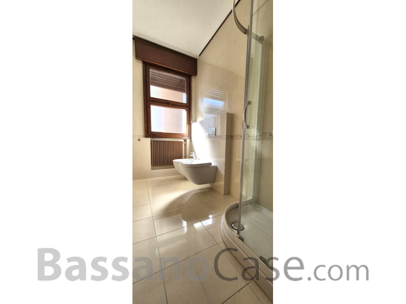 VILLA BIFAMILIARE COMPLETAMENTE INDIPENDENTE IN VENDITA A BASSANO DEL GRAPPA - Foto 10 di 22