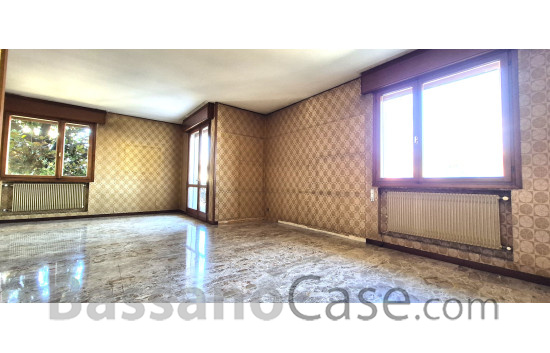 VILLA BIFAMILIARE COMPLETAMENTE INDIPENDENTE IN VENDITA A BASSANO DEL GRAPPA - Foto 4 di 22