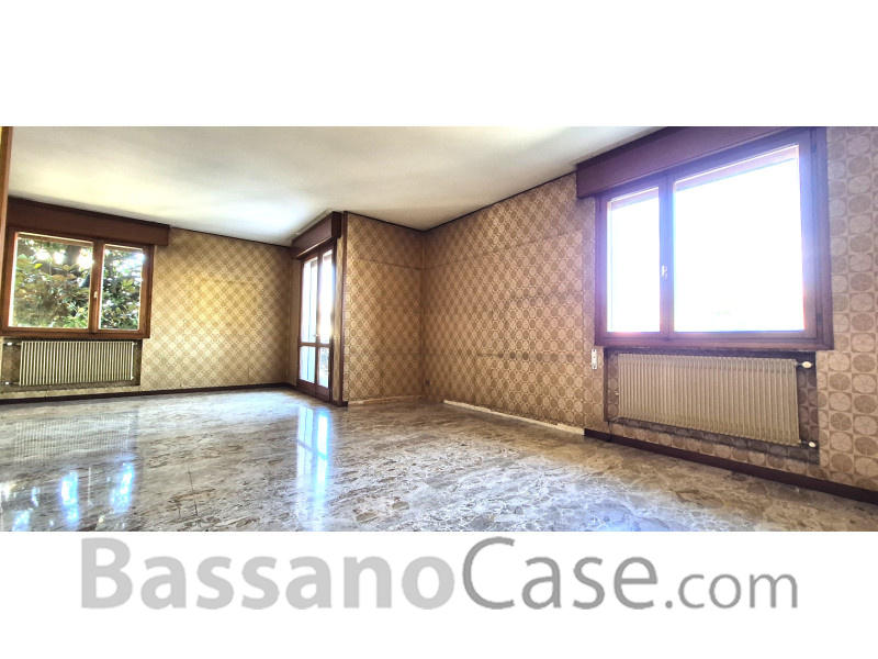 VILLA BIFAMILIARE COMPLETAMENTE INDIPENDENTE IN VENDITA A BASSANO DEL GRAPPA - Foto 4 di 22