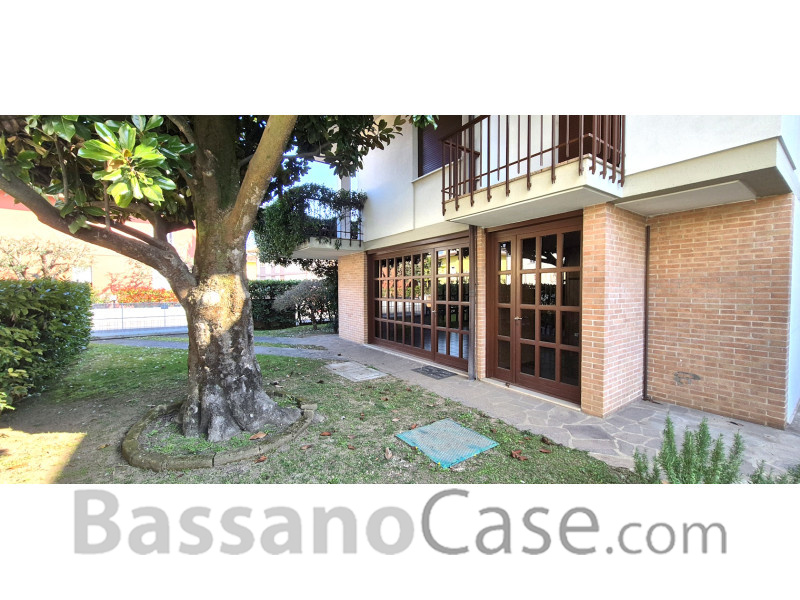 VILLA BIFAMILIARE COMPLETAMENTE INDIPENDENTE IN VENDITA A BASSANO DEL GRAPPA - Foto 1 di 22