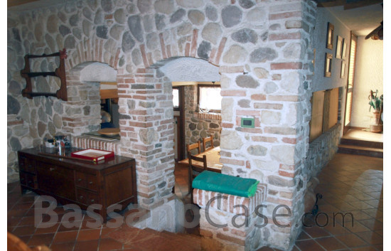 VILLA BIFAMILIARE DI DESIGN SVILUPPATA SU PIANI SFALSATI - Foto 9 di 9