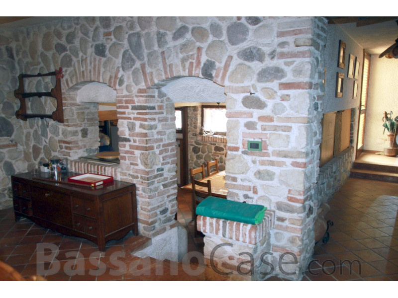 VILLA BIFAMILIARE DI DESIGN SVILUPPATA SU PIANI SFALSATI - Foto 9 di 9