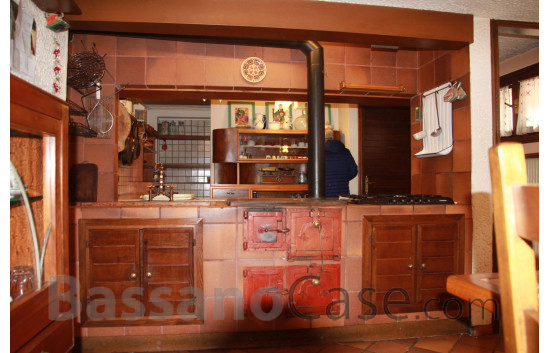 VILLA BIFAMILIARE DI DESIGN SVILUPPATA SU PIANI SFALSATI - Foto 8 di 9