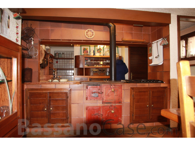 VILLA BIFAMILIARE DI DESIGN SVILUPPATA SU PIANI SFALSATI - Foto 8 di 9