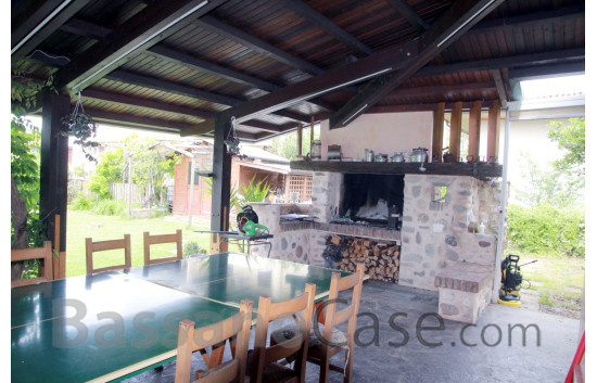 VILLA BIFAMILIARE DI DESIGN SVILUPPATA SU PIANI SFALSATI - Foto 3 di 9