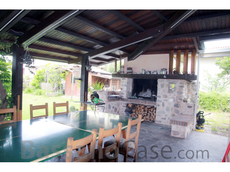 VILLA BIFAMILIARE DI DESIGN SVILUPPATA SU PIANI SFALSATI - Foto 3 di 9