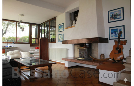 VILLA BIFAMILIARE DI DESIGN SVILUPPATA SU PIANI SFALSATI - Foto 5 di 9