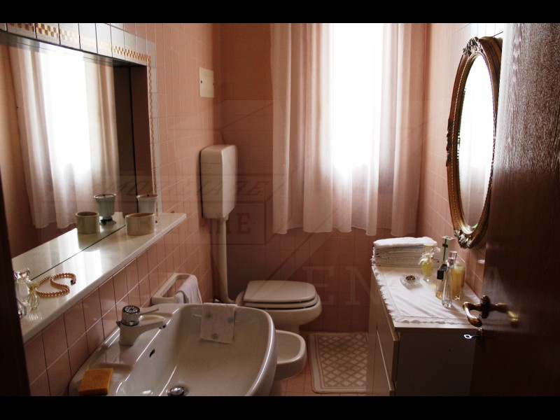 ELEGANTE VILLA SINGOLA IN VENDITA A BASSANO DEL GRAPPA - Foto 15 di 25