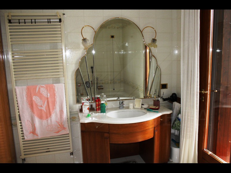 ELEGANTE VILLA SINGOLA IN VENDITA A BASSANO DEL GRAPPA - Foto 18 di 25