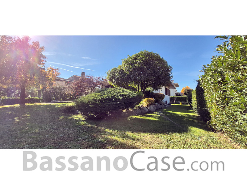 VILLA SINGOLA SVILUPPATA SU UN SINGOLO PIANO IN VENDITA NEI LIMITROFI DI BASSANO DEL GRAPPA - Foto 1 di 24