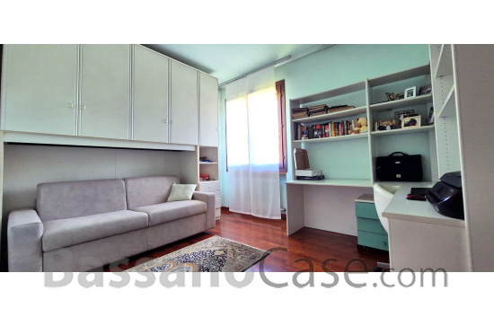 VILLA SINGOLA SVILUPPATA SU UN SINGOLO PIANO IN VENDITA NEI LIMITROFI DI BASSANO DEL GRAPPA - Foto 14 di 24