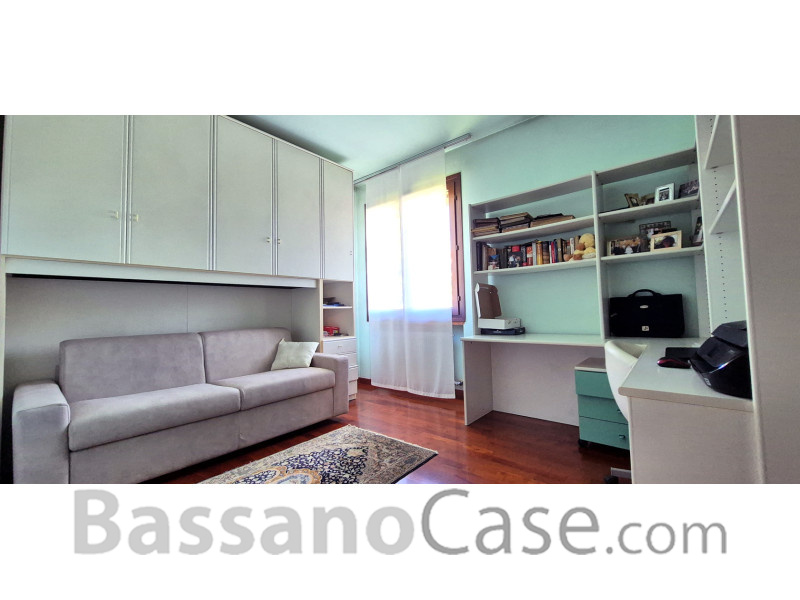 VILLA SINGOLA SVILUPPATA SU UN SINGOLO PIANO IN VENDITA NEI LIMITROFI DI BASSANO DEL GRAPPA - Foto 14 di 24