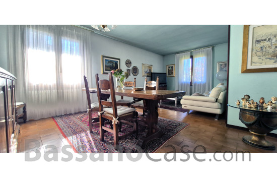 VILLA SINGOLA SVILUPPATA SU UN SINGOLO PIANO IN VENDITA NEI LIMITROFI DI BASSANO DEL GRAPPA - Foto 6 di 24