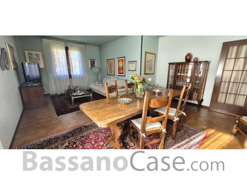 VILLA SINGOLA SVILUPPATA SU UN SINGOLO PIANO IN VENDITA NEI LIMITROFI DI BASSANO DEL GRAPPA - Foto 7 di 24