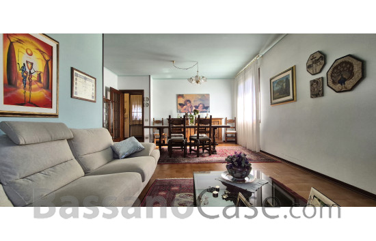 VILLA SINGOLA SVILUPPATA SU UN SINGOLO PIANO IN VENDITA NEI LIMITROFI DI BASSANO DEL GRAPPA - Foto 8 di 24