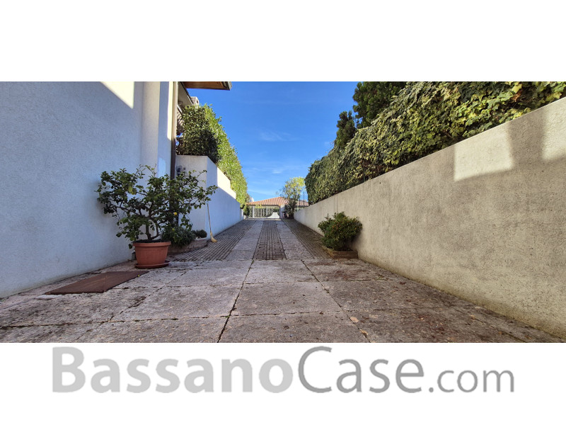 VILLA SINGOLA SVILUPPATA SU UN SINGOLO PIANO IN VENDITA NEI LIMITROFI DI BASSANO DEL GRAPPA - Foto 24 di 24