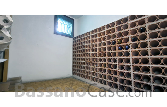 VILLA SINGOLA SVILUPPATA SU UN SINGOLO PIANO IN VENDITA NEI LIMITROFI DI BASSANO DEL GRAPPA - Foto 22 di 24