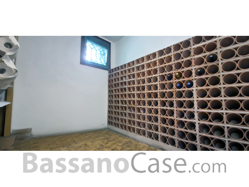 VILLA SINGOLA SVILUPPATA SU UN SINGOLO PIANO IN VENDITA NEI LIMITROFI DI BASSANO DEL GRAPPA - Foto 22 di 24