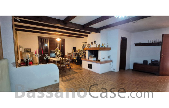 VILLA SINGOLA SVILUPPATA SU UN SINGOLO PIANO IN VENDITA NEI LIMITROFI DI BASSANO DEL GRAPPA - Foto 18 di 24