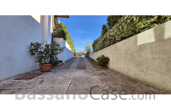 VILLA SINGOLA SVILUPPATA SU UN SINGOLO PIANO IN VENDITA NEI LIMITROFI DI BASSANO DEL GRAPPA - Foto 24 di 24