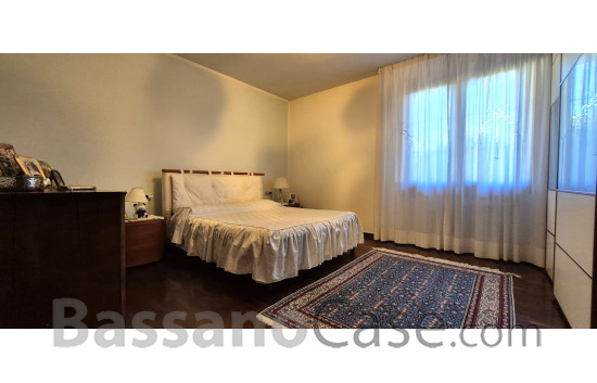 VILLA SINGOLA SVILUPPATA SU UN SINGOLO PIANO IN VENDITA NEI LIMITROFI DI BASSANO DEL GRAPPA - Foto 12 di 24