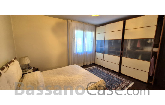 VILLA SINGOLA SVILUPPATA SU UN SINGOLO PIANO IN VENDITA NEI LIMITROFI DI BASSANO DEL GRAPPA - Foto 11 di 24