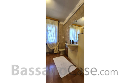 VILLA SINGOLA SVILUPPATA SU UN SINGOLO PIANO IN VENDITA NEI LIMITROFI DI BASSANO DEL GRAPPA - Foto 15 di 24