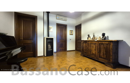 VILLA SINGOLA SVILUPPATA SU UN SINGOLO PIANO IN VENDITA NEI LIMITROFI DI BASSANO DEL GRAPPA - Foto 10 di 24