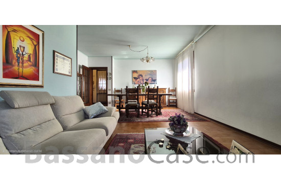 VILLA SINGOLA SVILUPPATA SU UN SINGOLO PIANO IN VENDITA NEI LIMITROFI DI BASSANO DEL GRAPPA - Foto 8 di 24