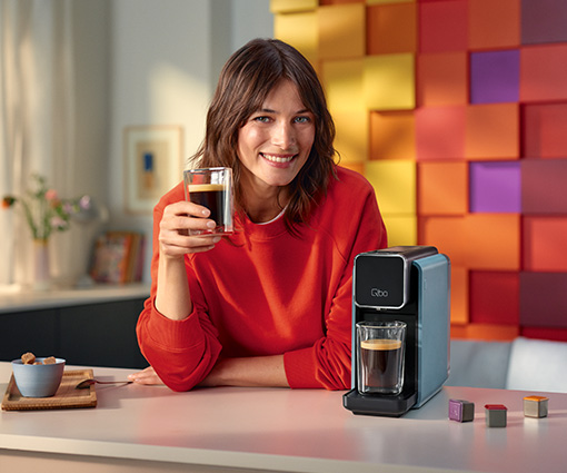 'ONE Click to Espresso: Gewinne 1 von 3 neuen Qbo Kapselmaschinen mit Kaffeevorrat von Tchibo' Teaserbild
