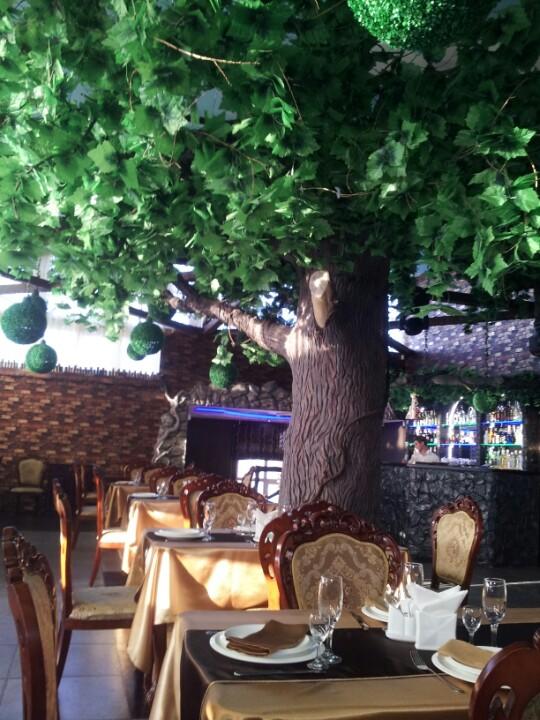 Ресторан клен симферополь. Ресторан белая ночь кленовый бульвар. Урюк клен бабушкинская. Кофейня клен. Рестораны симферополя для дня рождения.