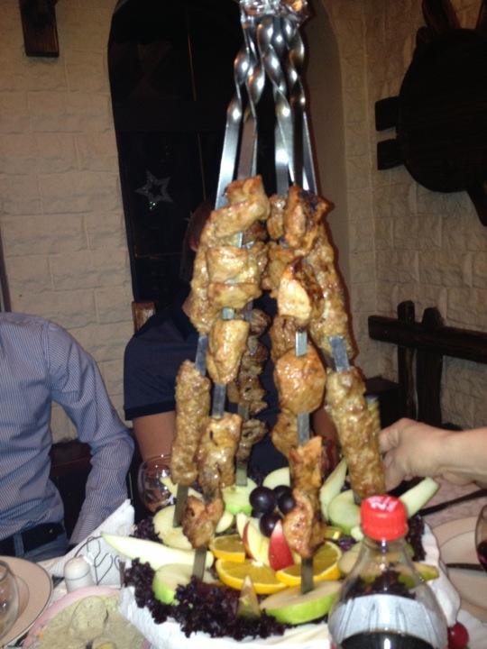 Вино киндзмараули красное полусладкое 2021. Алеверды. Красивая деревня. Вино грузинское киндзмараули красное полусладкое. Алеверды.