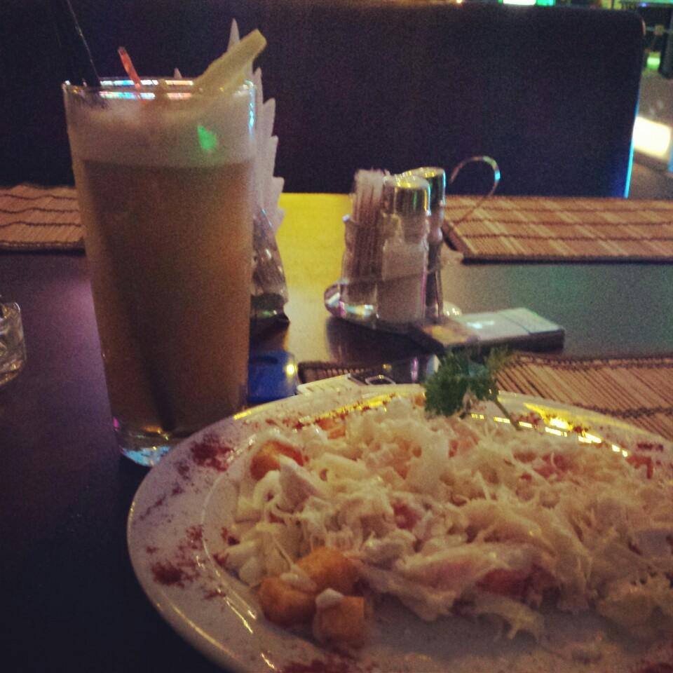 кафе нло. кафе нло. гостиница летающая тарелка домбай. домбай гостиница нло тарелка. гора мусса ачитара домбай.