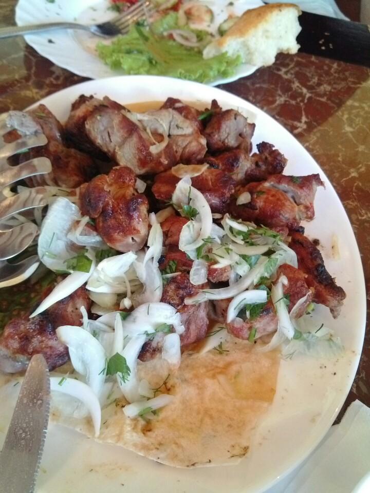 Лучший шашлык в ессентуках. Шашлычный дворик ессентуки. шашлык в кафе. шашлычный дворик кубинка. шашлычный дворик грозный.