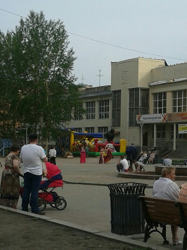 Центр культуры орджоникидзевский екатеринбург. Орджоникидзе 11 екатеринбург. Уралмаш дворец культуры орджоникидзевский. Цк орджоникидзевский. Цк орджоникидзевский.