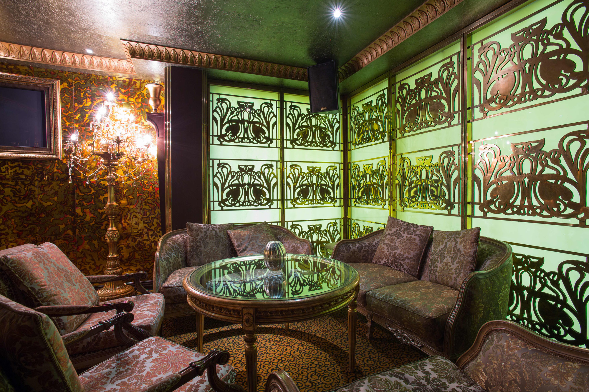 Lounge bar интерьер. Who is who bar. название для австралийского паба. бар. метро маяковская оружейный переулок 15а.