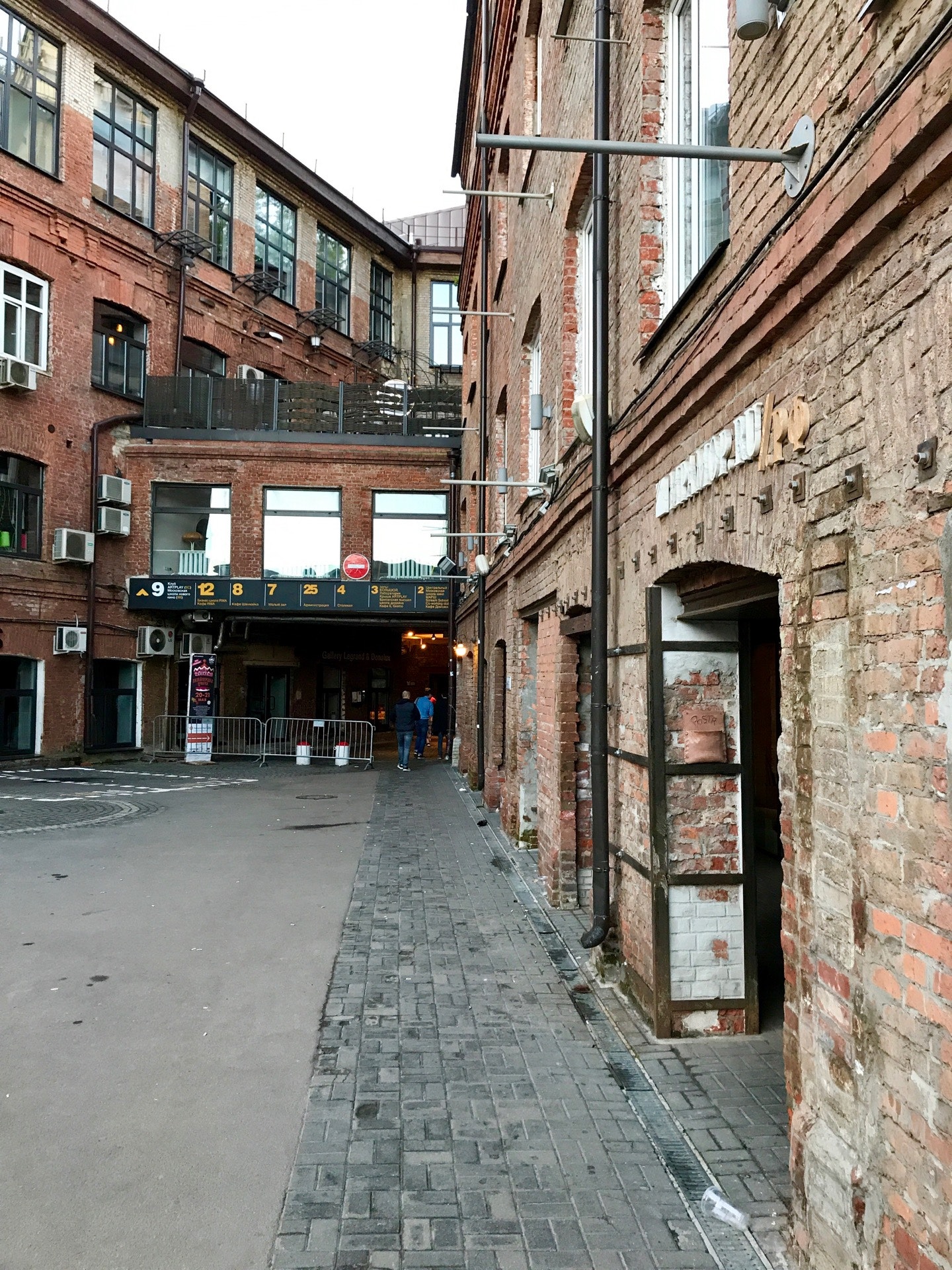 фабричный ряд. заброшенный мраморный завод в карелии. сортавала мраморный завод. реутовская мануфактура реутов. мясной цех.