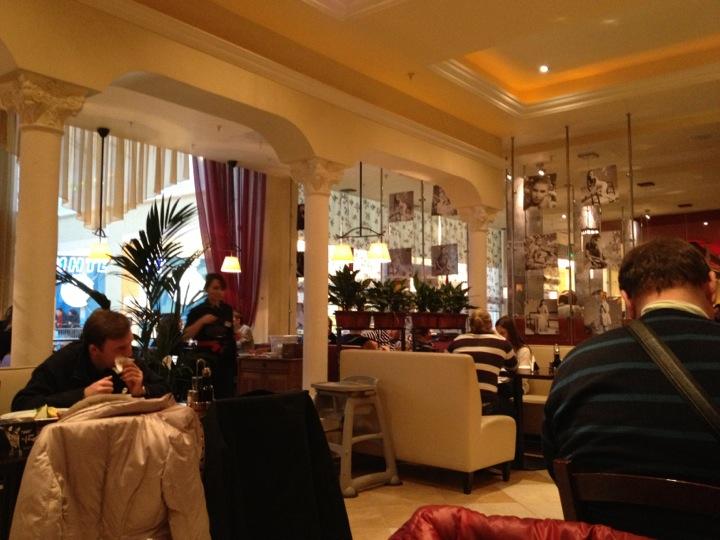 Патио атриум. Эль патио екатеринбург. Иль патио земляной вал. Патио атриум. Кафе патио в москве.