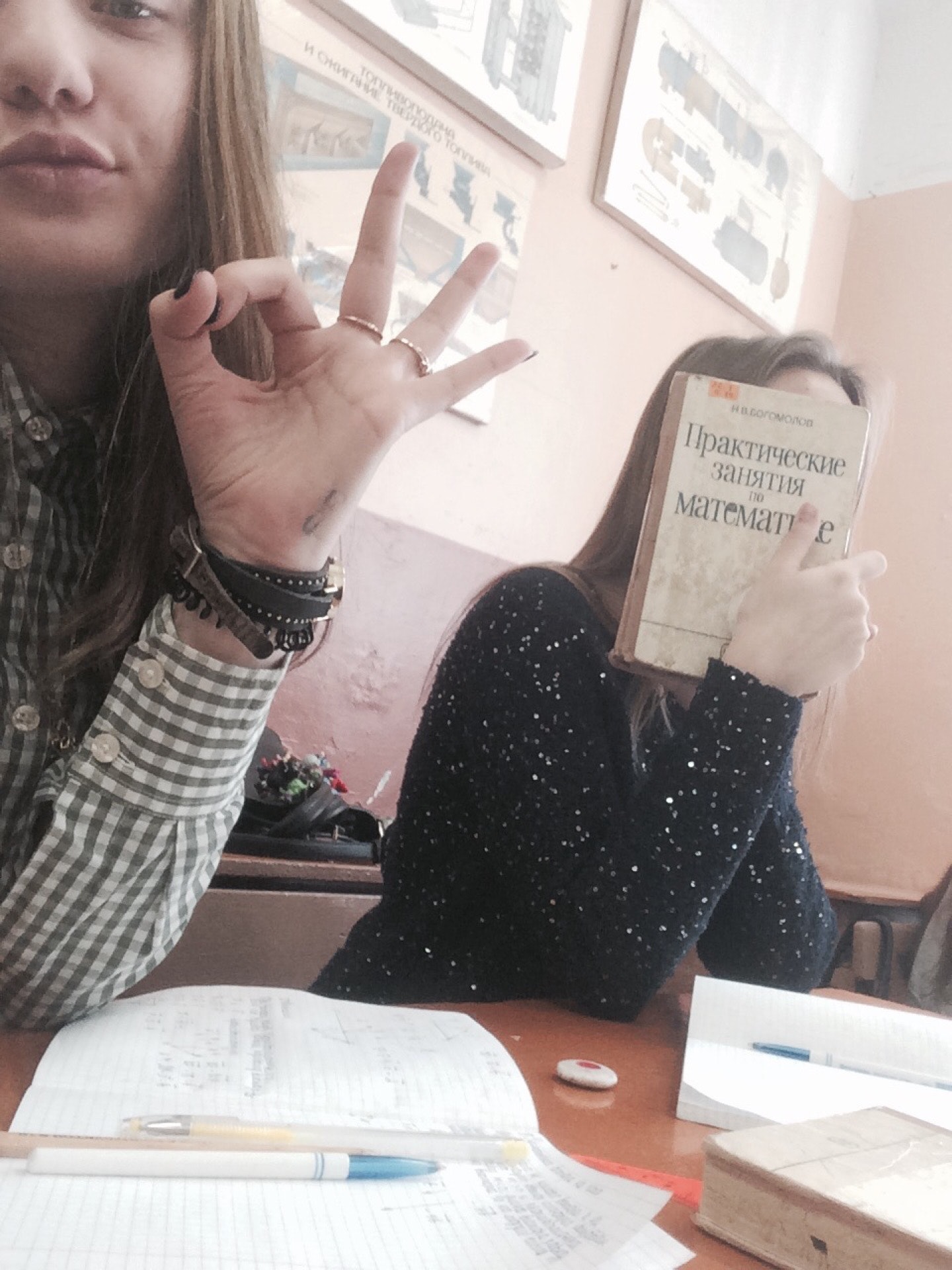 Металлургов 17 колледж. Колледж на металлургов. колледж на металлургов волгоград. девочка в колледже без лица. фото в колледже без лица.