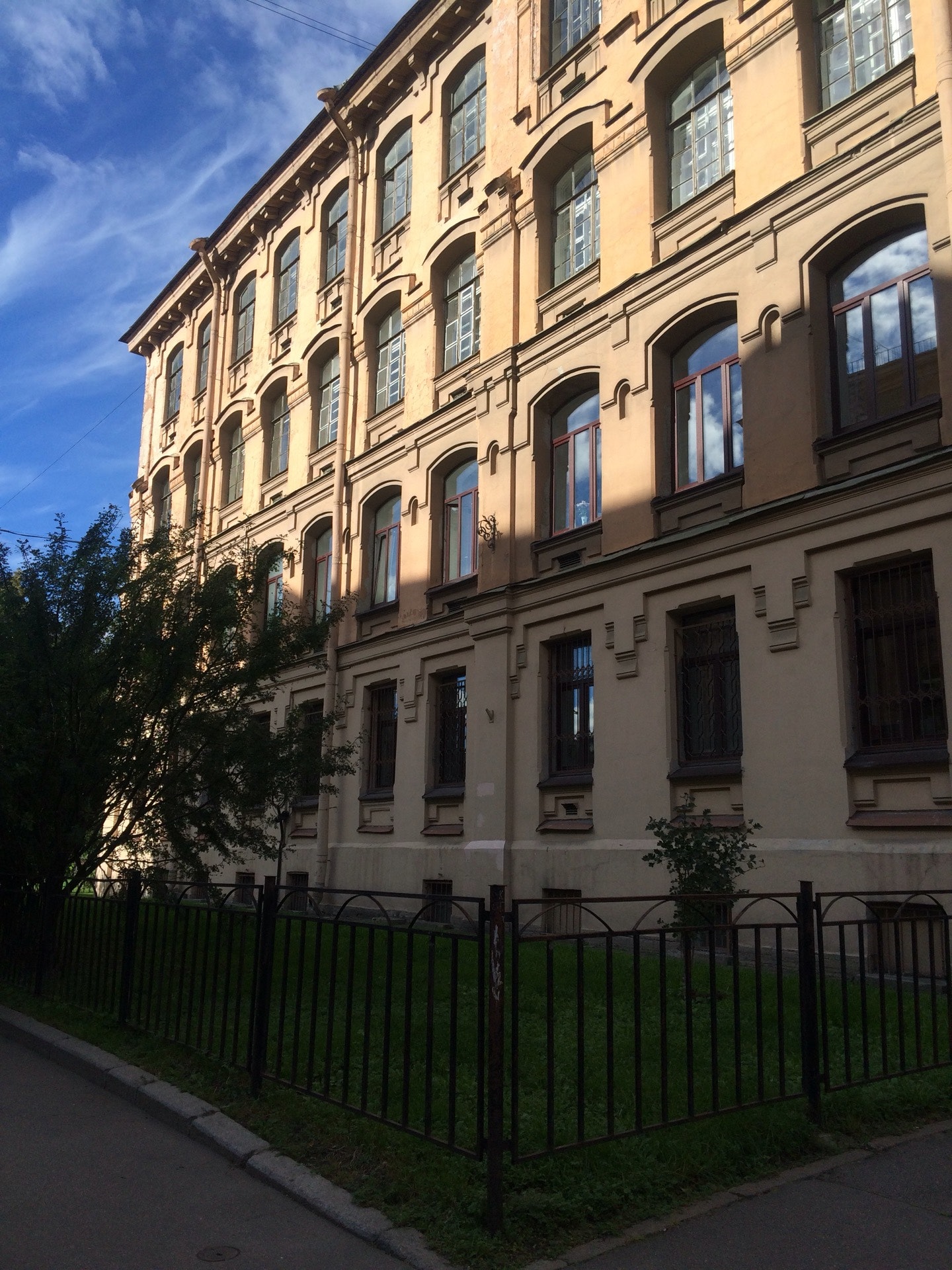 Гимназия 166 петербург. Гимназия 166 прудковский пер 1/8. Гимназия 166 петербург. Гимназия 166 петербург. 166 гимназия санкт-петербург.