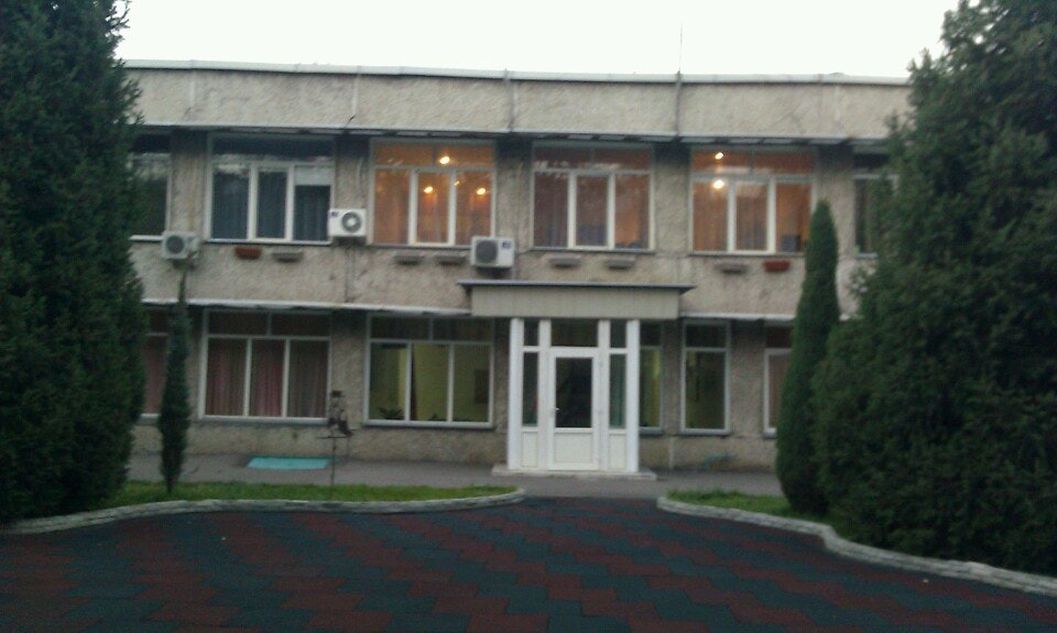 Школа бэст. Эмблема языковой школы. Школа бэст. The best school. Школа бэст.