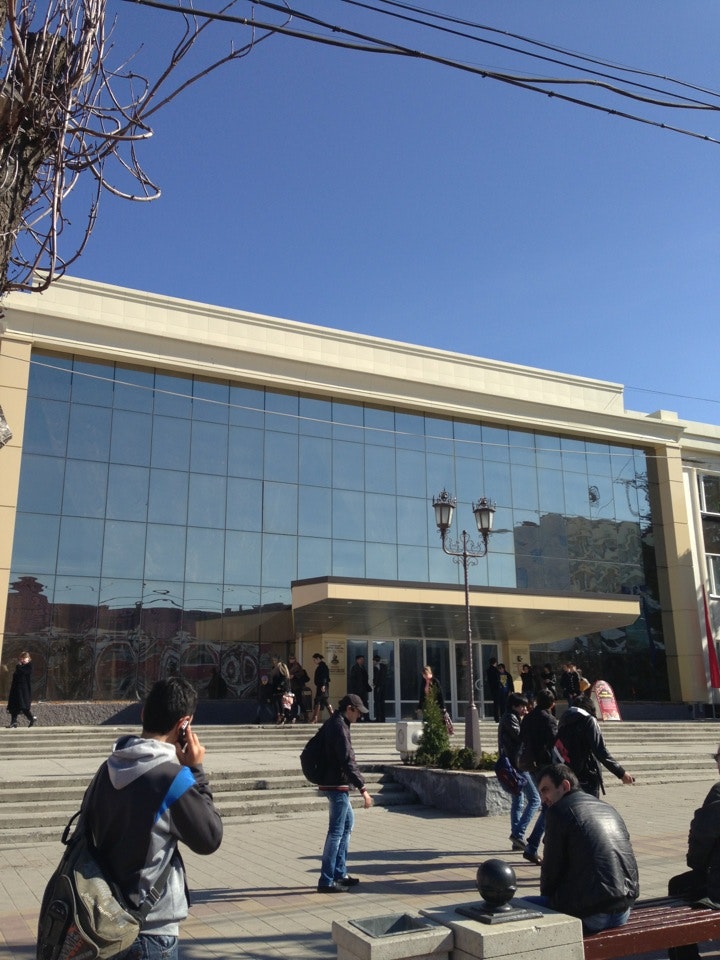 дворец культуры армавир фото. библиотека гдк армавир. гдк армавир. дом культуры армавир. дом культуры армавир армения.