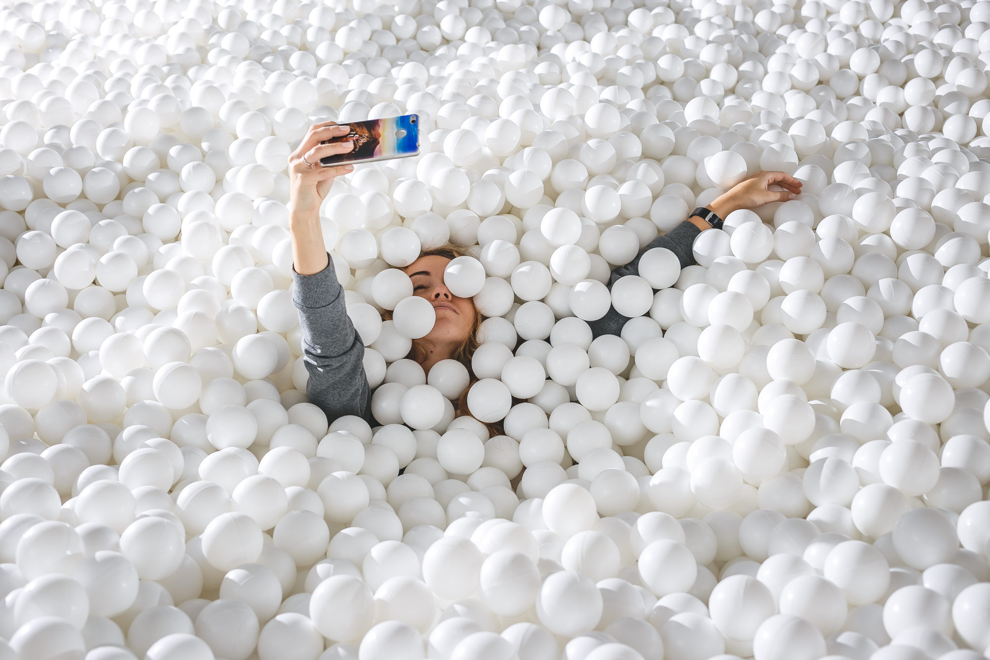 Наполненный сосуд. Горка на красной площади. Радость жизни. Человек шарик. Наполни жизнь счастьем.