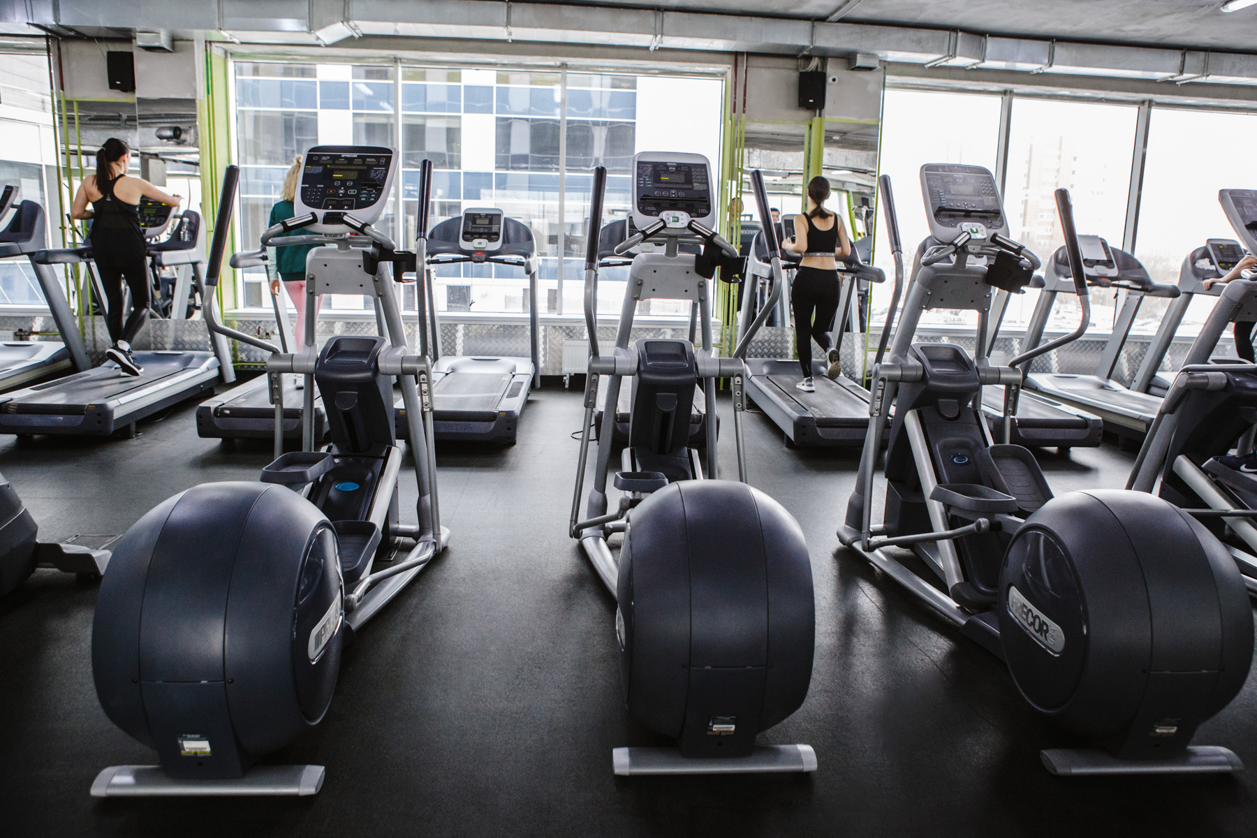 Fusion fitness на ул барклая. Fusion fitness фили. Тренажерный парк. Фитнес клуб фили. Фитнес клуб фили.