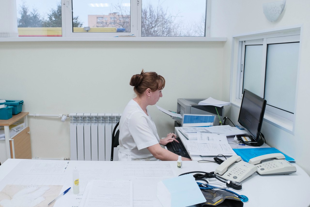 Консультация врача на дому. Медицинская сестра. Терапевт. Врач на дом. Выезд врача.