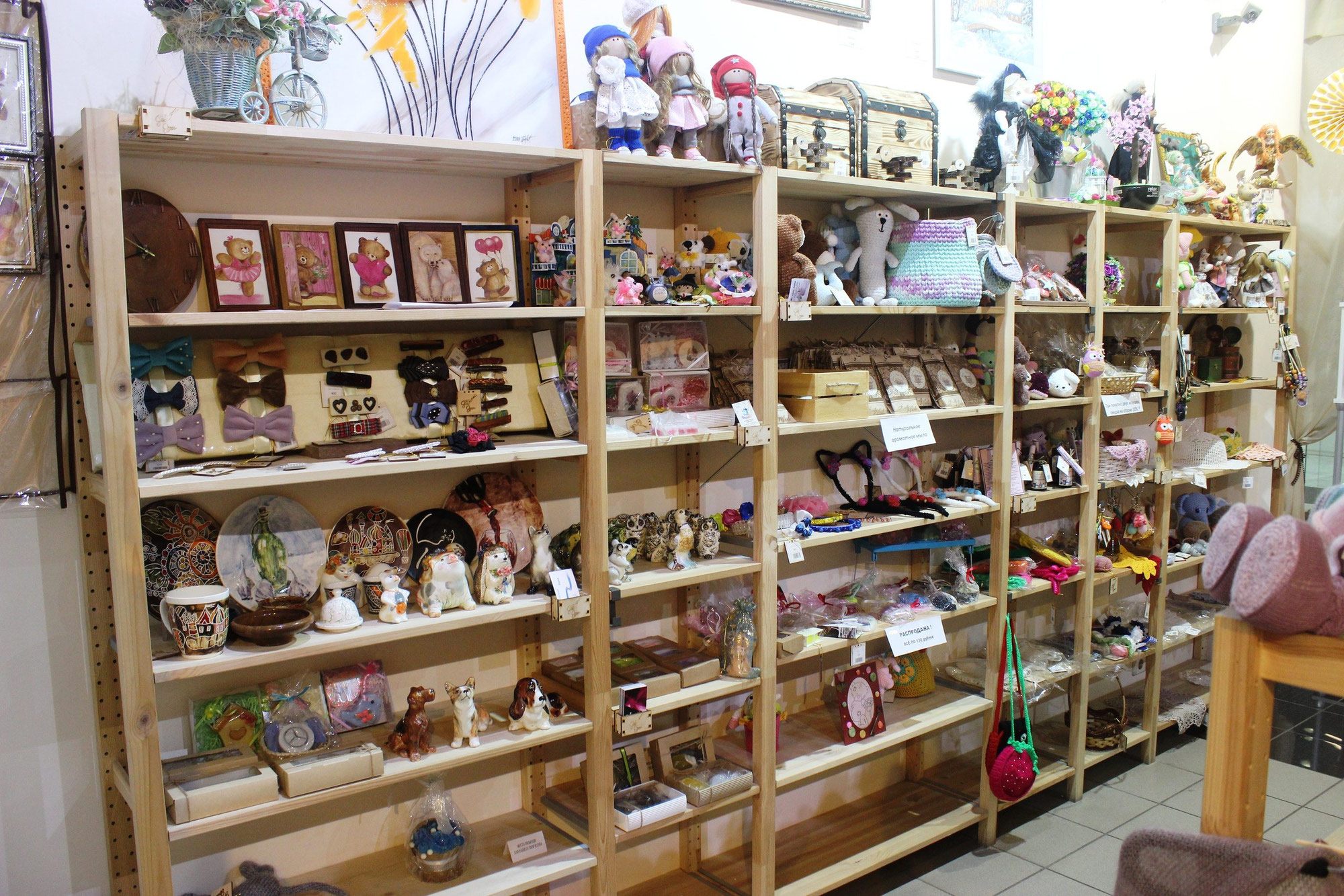 интерьер магазина подарков ручной работы. интерьер магазина хенд мейд. магазин ручной работы спб. магазин хенд мейд подарков. магазин ручной работы в москве.
