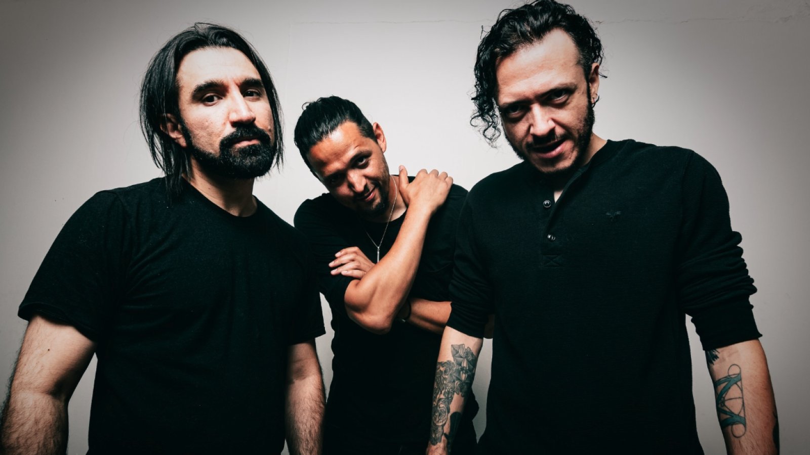Demons My Friends Reedita su Álbum Debut y Estrena Video de "Ghosts Of You"