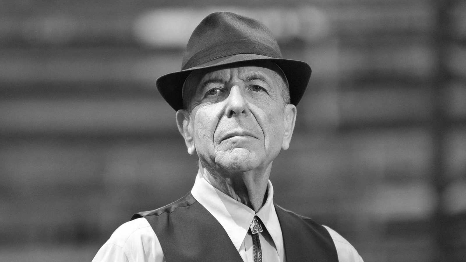 Diez años sin Leonard Cohen: El eco eterno de la voz que sanó nuestras grietas
