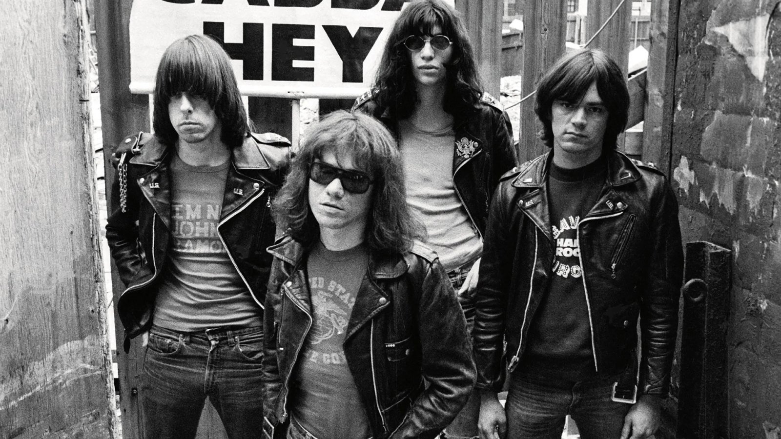 Los Ramones: El Grupo que Simplificó el Rock para Cambiar la Música