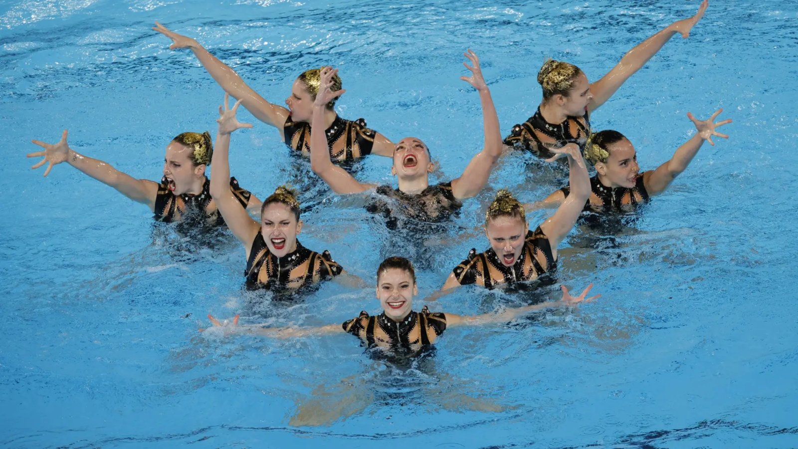 La selección española de natación artística deslumbra con una coreografía inspirada en “Berghain” de Rosalía